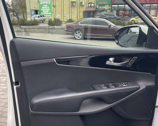 Белый Киа Соренто, объемом двигателя 2.2 л и пробегом 89 тыс. км за 22000 $, фото 7 на Automoto.ua