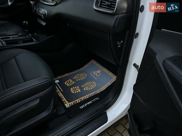 Белый Киа Соренто, объемом двигателя 2.2 л и пробегом 225 тыс. км за 19191 $, фото 163 на Automoto.ua