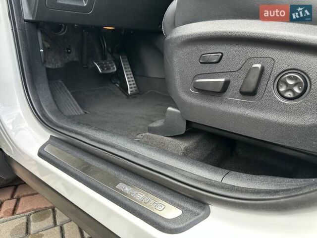 Кіа Соренто 2015 у Луцьку на Automoto.ua Білий Кіа Соренто, об'ємом двигуна 2.2 л та пробігом 150 тис. км за 23500 $, фото 49 на Automoto.ua