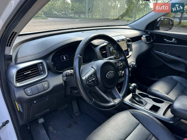 Білий Кіа Соренто, об'ємом двигуна 2 л та пробігом 119 тис. км за 16700 $, фото 9 на Automoto.ua