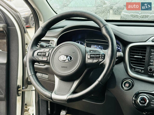 Киа Соренто 2015 в Харькове на Automoto.ua Белый Киа Соренто, объемом двигателя 2 л и пробегом 291 тыс. км за 17900 $, фото 19 на Automoto.ua