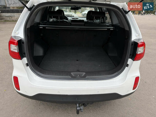 Білий Кіа Соренто, об'ємом двигуна 2.2 л та пробігом 175 тис. км за 16999 $, фото 46 на Automoto.ua