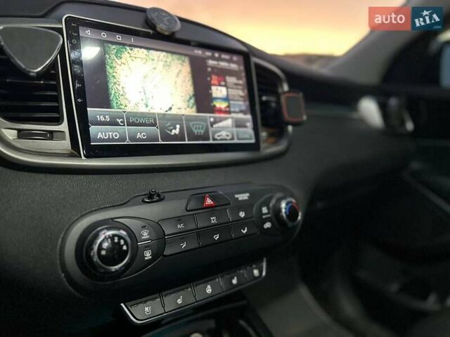 Білий Кіа Соренто, об'ємом двигуна 3.34 л та пробігом 236 тис. км за 14999 $, фото 11 на Automoto.ua