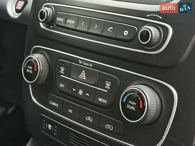 Білий Кіа Соренто, об'ємом двигуна 2.2 л та пробігом 175 тис. км за 16999 $, фото 57 на Automoto.ua