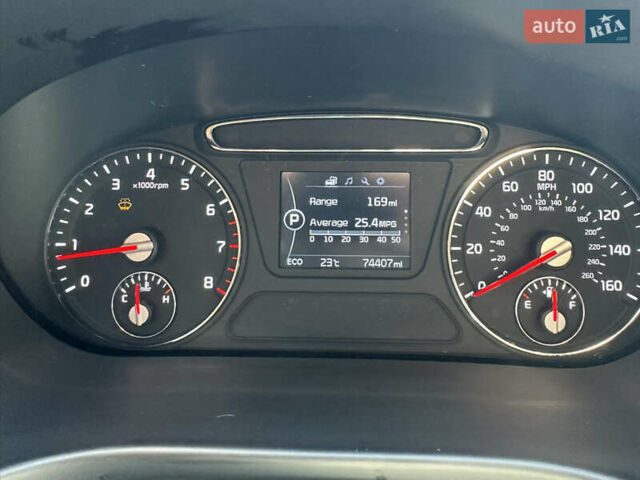 Білий Кіа Соренто, об'ємом двигуна 2 л та пробігом 119 тис. км за 16700 $, фото 15 на Automoto.ua