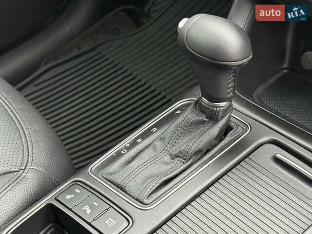 Білий Кіа Соренто, об'ємом двигуна 2.2 л та пробігом 175 тис. км за 16999 $, фото 61 на Automoto.ua