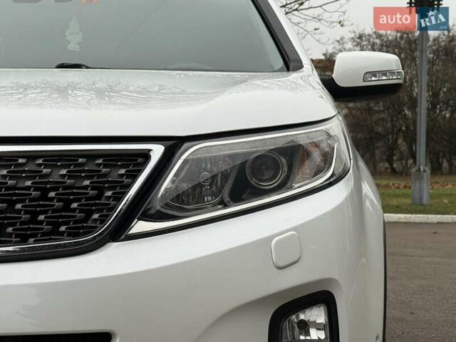 Білий Кіа Соренто, об'ємом двигуна 2.2 л та пробігом 175 тис. км за 17750 $, фото 18 на Automoto.ua