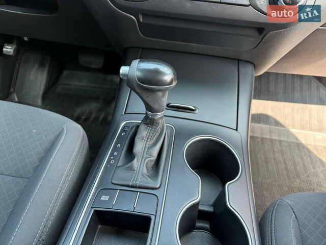 Белый Киа Соренто, объемом двигателя 2.35 л и пробегом 160 тыс. км за 14200 $, фото 9 на Automoto.ua