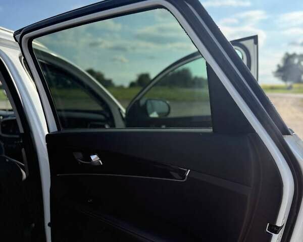 Белый Киа Соренто, объемом двигателя 2.4 л и пробегом 186 тыс. км за 14700 $, фото 8 на Automoto.ua