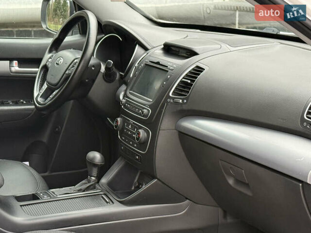 Білий Кіа Соренто, об'ємом двигуна 2.2 л та пробігом 175 тис. км за 17750 $, фото 54 на Automoto.ua