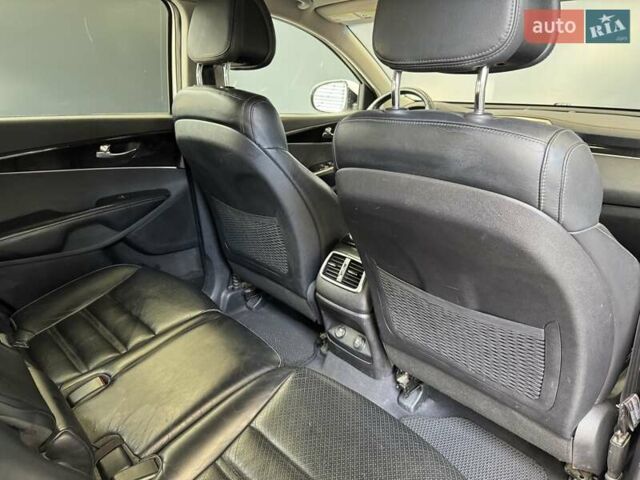 Білий Кіа Соренто, об'ємом двигуна 2 л та пробігом 239 тис. км за 12500 $, фото 31 на Automoto.ua