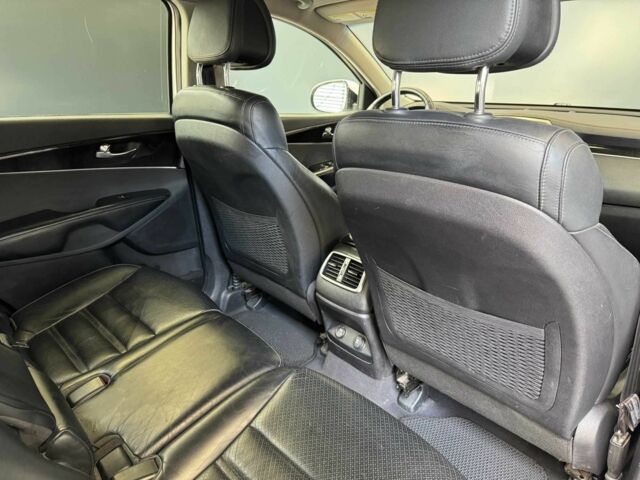 Белый Киа Соренто, объемом двигателя 2 л и пробегом 239 тыс. км за 12000 $, фото 19 на Automoto.ua