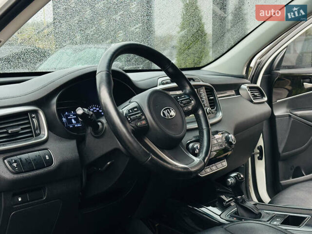 Киа Соренто 2015 в Харькове на Automoto.ua Белый Киа Соренто, объемом двигателя 2 л и пробегом 291 тыс. км за 17900 $, фото 12 на Automoto.ua