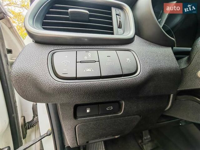 Киа Соренто 2015 в Могилев-Подольском на Automoto.ua Белый Киа Соренто, объемом двигателя 2.2 л и пробегом 214 тыс. км за 19300 $, фото 31 на Automoto.ua