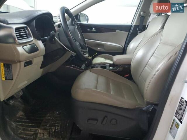 Белый Киа Соренто, объемом двигателя 2 л и пробегом 170 тыс. км за 2000 $, фото 6 на Automoto.ua