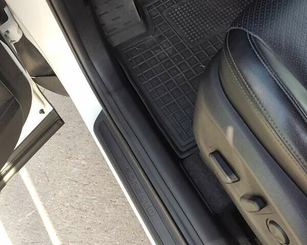 Белый Киа Соренто, объемом двигателя 2 л и пробегом 110 тыс. км за 16800 $, фото 42 на Automoto.ua