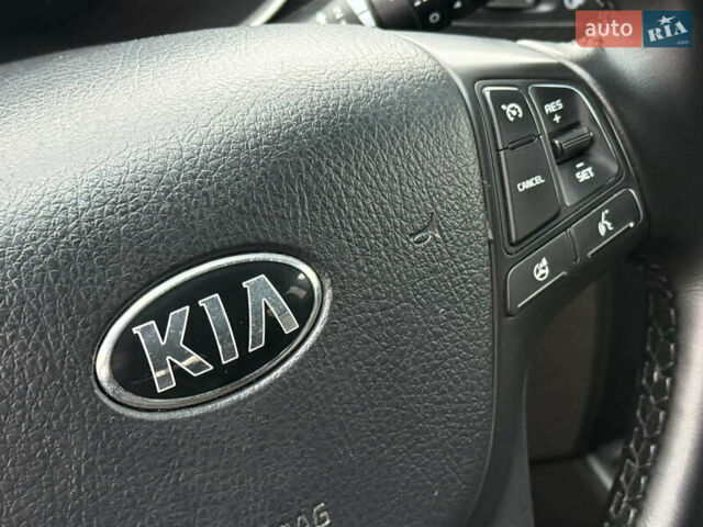Білий Кіа Соренто, об'ємом двигуна 2.2 л та пробігом 175 тис. км за 17750 $, фото 67 на Automoto.ua
