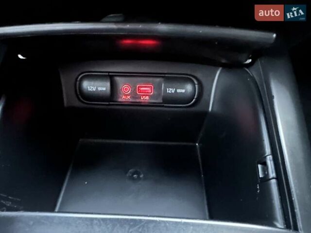 Белый Киа Соренто, объемом двигателя 2.2 л и пробегом 225 тыс. км за 19191 $, фото 130 на Automoto.ua