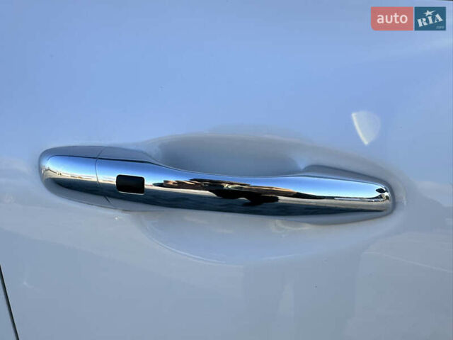 Белый Киа Соренто, объемом двигателя 2.2 л и пробегом 198 тыс. км за 21999 $, фото 18 на Automoto.ua