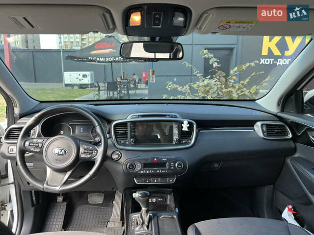 Белый Киа Соренто, объемом двигателя 2.2 л и пробегом 170 тыс. км за 20600 $, фото 9 на Automoto.ua