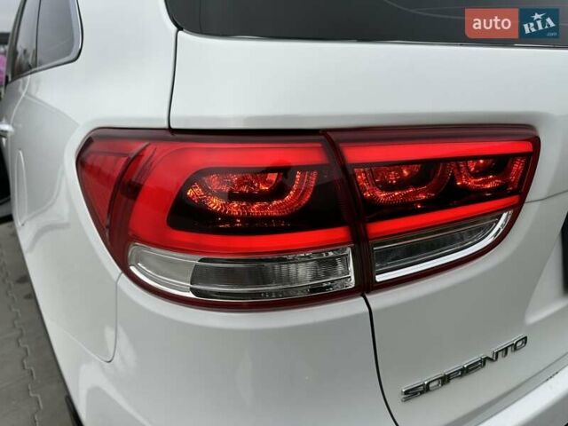 Белый Киа Соренто, объемом двигателя 2 л и пробегом 220 тыс. км за 18700 $, фото 8 на Automoto.ua