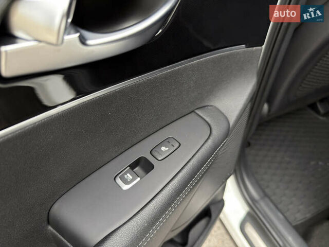 Білий Кіа Соренто, об'ємом двигуна 2.2 л та пробігом 135 тис. км за 24000 $, фото 50 на Automoto.ua