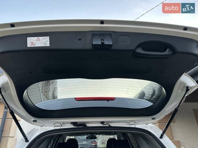 Белый Киа Соренто, объемом двигателя 2.2 л и пробегом 225 тыс. км за 19191 $, фото 153 на Automoto.ua