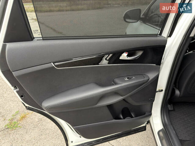 Білий Кіа Соренто, об'ємом двигуна 2.2 л та пробігом 135 тис. км за 24000 $, фото 49 на Automoto.ua