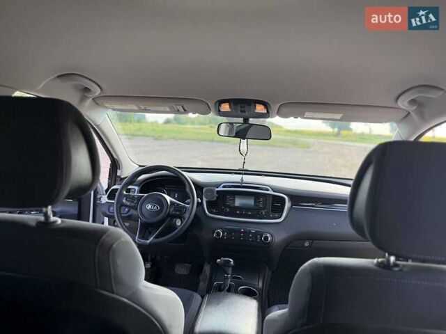Белый Киа Соренто, объемом двигателя 2.4 л и пробегом 186 тыс. км за 14700 $, фото 7 на Automoto.ua