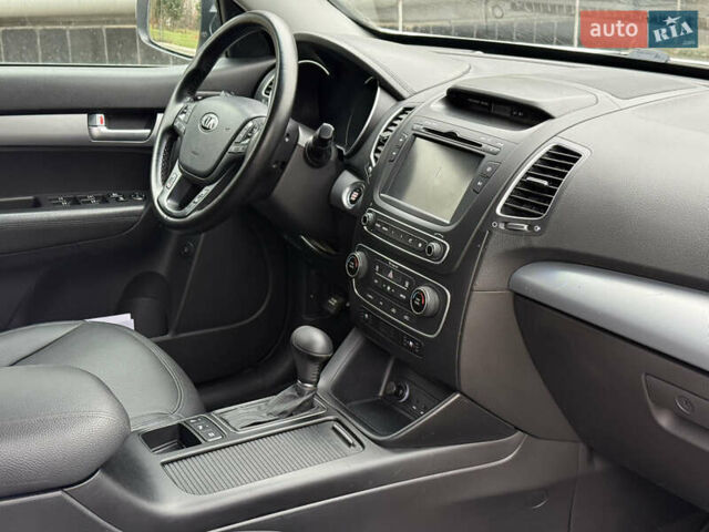 Білий Кіа Соренто, об'ємом двигуна 2.2 л та пробігом 175 тис. км за 16999 $, фото 51 на Automoto.ua