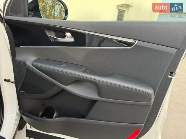 Белый Киа Соренто, объемом двигателя 2.2 л и пробегом 152 тыс. км за 23200 $, фото 55 на Automoto.ua