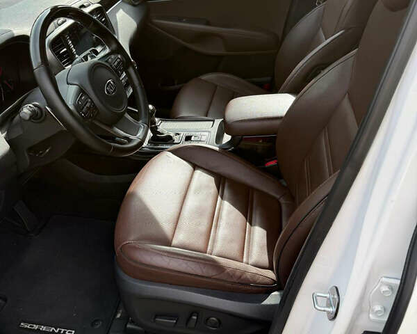 Киа Соренто 2015 в Львове на Automoto.ua Белый Киа Соренто, объемом двигателя 2 л и пробегом 164 тыс. км за 19100 $, фото 24 на Automoto.ua