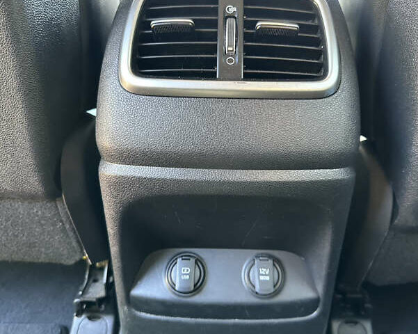 Білий Кіа Соренто, об'ємом двигуна 2 л та пробігом 119 тис. км за 16700 $, фото 14 на Automoto.ua