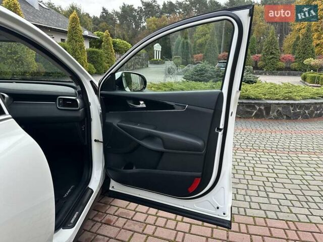 Кіа Соренто 2015 у Луцьку на Automoto.ua Білий Кіа Соренто, об'ємом двигуна 2.2 л та пробігом 150 тис. км за 23500 $, фото 72 на Automoto.ua