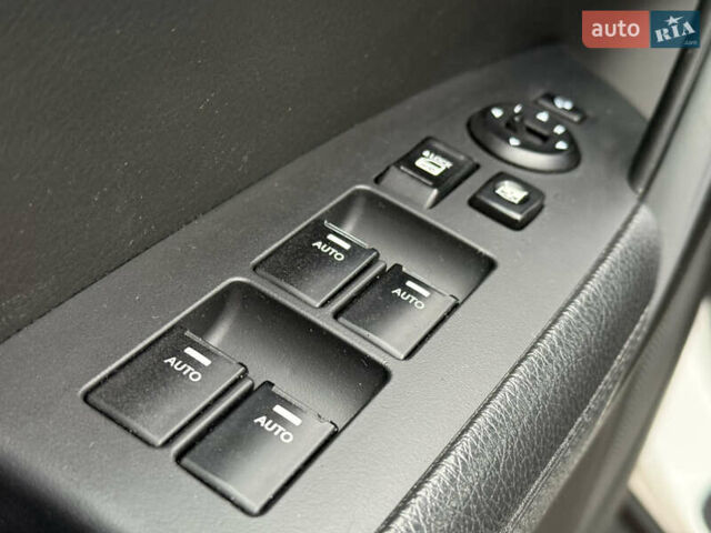 Білий Кіа Соренто, об'ємом двигуна 2.2 л та пробігом 175 тис. км за 16999 $, фото 38 на Automoto.ua