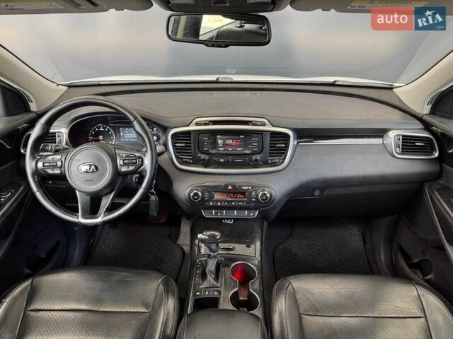 Білий Кіа Соренто, об'ємом двигуна 2 л та пробігом 239 тис. км за 12500 $, фото 27 на Automoto.ua