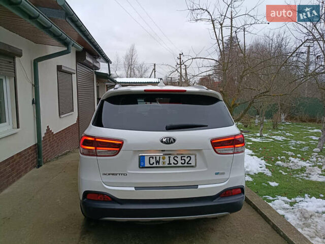 Білий Кіа Соренто, об'ємом двигуна 0 л та пробігом 220 тис. км за 19499 $, фото 5 на Automoto.ua
