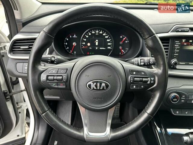 Кіа Соренто 2015 у Луцьку на Automoto.ua Білий Кіа Соренто, об'ємом двигуна 2.2 л та пробігом 150 тис. км за 23500 $, фото 36 на Automoto.ua