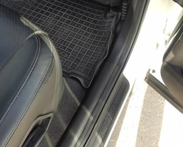 Белый Киа Соренто, объемом двигателя 2 л и пробегом 110 тыс. км за 16800 $, фото 44 на Automoto.ua