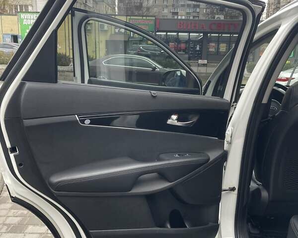 Белый Киа Соренто, объемом двигателя 2.2 л и пробегом 89 тыс. км за 22000 $, фото 9 на Automoto.ua