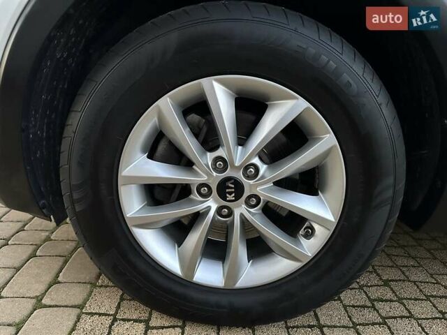 Белый Киа Соренто, объемом двигателя 2.2 л и пробегом 225 тыс. км за 19191 $, фото 182 на Automoto.ua