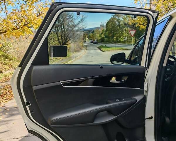 Киа Соренто 2015 в Могилев-Подольском на Automoto.ua Белый Киа Соренто, объемом двигателя 2.2 л и пробегом 214 тыс. км за 19300 $, фото 43 на Automoto.ua