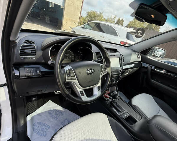Киа Соренто 2015 в Ивано-Франковске на Automoto.ua Белый Киа Соренто, объемом двигателя 2.2 л и пробегом 169 тыс. км за 19499 $, фото 18 на Automoto.ua