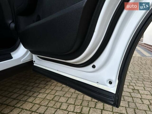 Белый Киа Соренто, объемом двигателя 2.2 л и пробегом 225 тыс. км за 19191 $, фото 142 на Automoto.ua