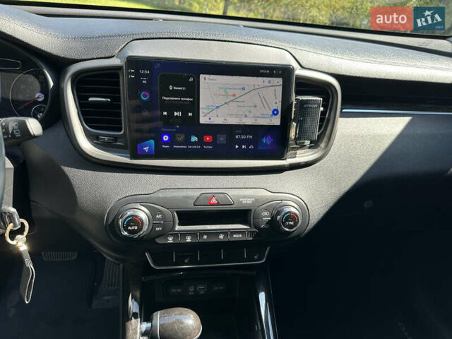 Білий Кіа Соренто, об'ємом двигуна 2 л та пробігом 119 тис. км за 16700 $, фото 11 на Automoto.ua