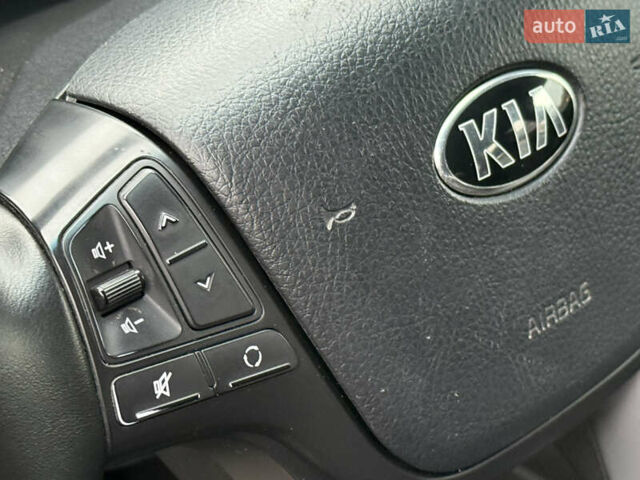 Білий Кіа Соренто, об'ємом двигуна 2.2 л та пробігом 175 тис. км за 16999 $, фото 66 на Automoto.ua