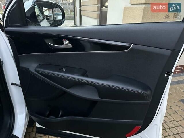 Белый Киа Соренто, объемом двигателя 2.2 л и пробегом 225 тыс. км за 19191 $, фото 158 на Automoto.ua