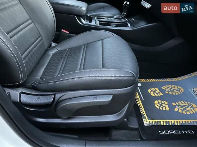 Белый Киа Соренто, объемом двигателя 2.2 л и пробегом 225 тыс. км за 19191 $, фото 166 на Automoto.ua