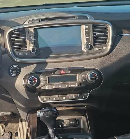 Білий Кіа Соренто, об'ємом двигуна 2.2 л та пробігом 216 тис. км за 19450 $, фото 6 на Automoto.ua