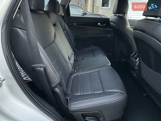 Белый Киа Соренто, объемом двигателя 2.2 л и пробегом 225 тыс. км за 19191 $, фото 156 на Automoto.ua